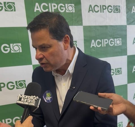 Sandro Alex culpa “burocracia” por obras paradas e diz que oposição travou serviços