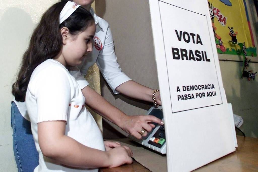 Amigos, redes e líderes religiosos aumentam influência no voto, diz Datafolha