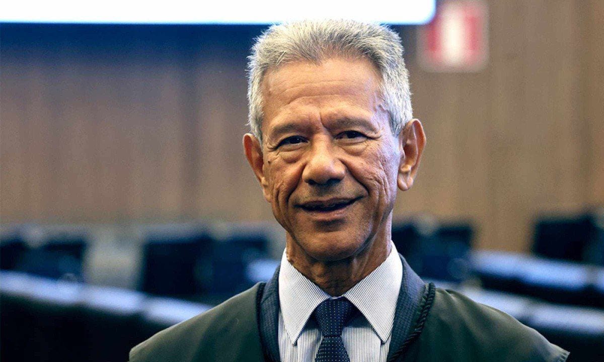 Presidente do TJMG deve assumir governador interino em novembro