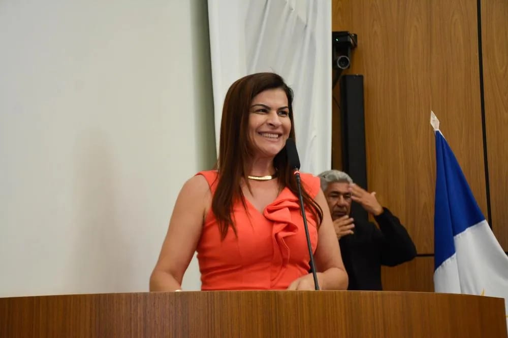 Karina Café protocola três requerimentos para recuperar espaços e ampliar esporte em Palmas