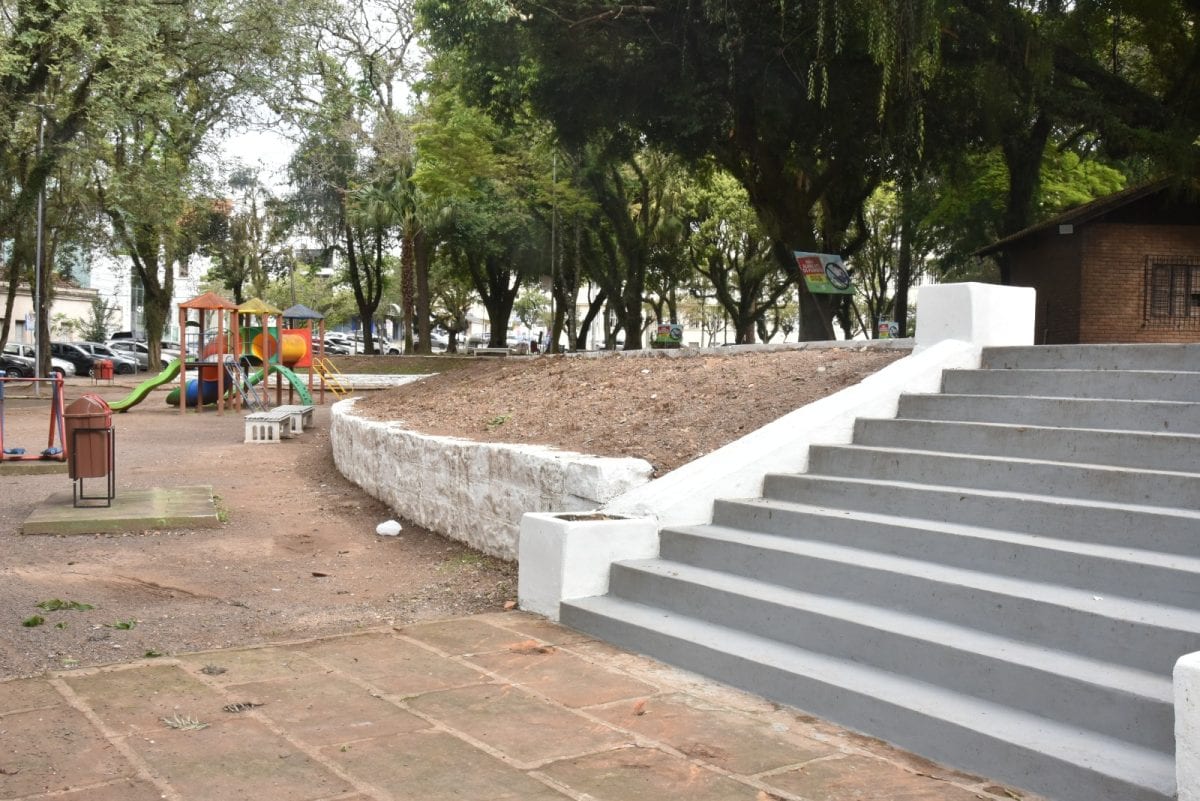 Área de lazer da Praça Getúlio Vargas reabre após obras