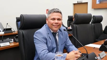 Alex Mascarenhas parabeniza Escola Thiago Barbosa por liderança no Ideb