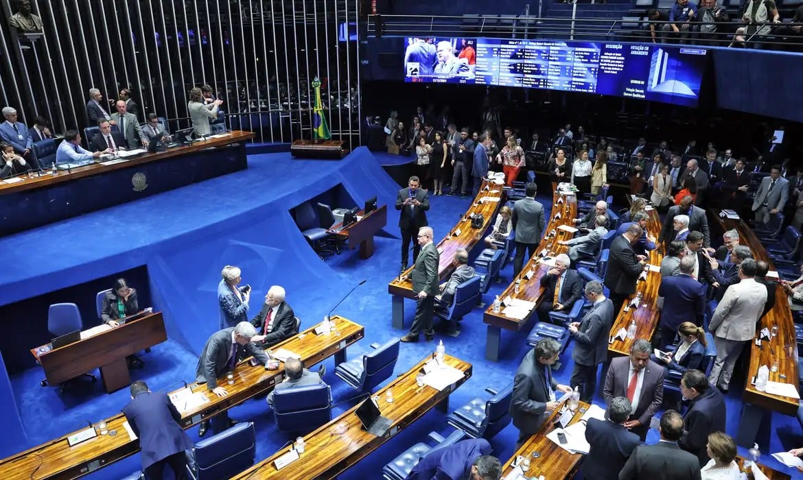 PL chega a 28 cadeiras no Senado e lidera com folga