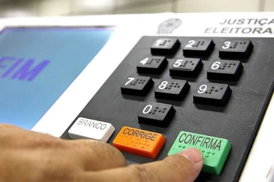 Votos em branco e nulos não entram nos votos válidos e não mudam resultado