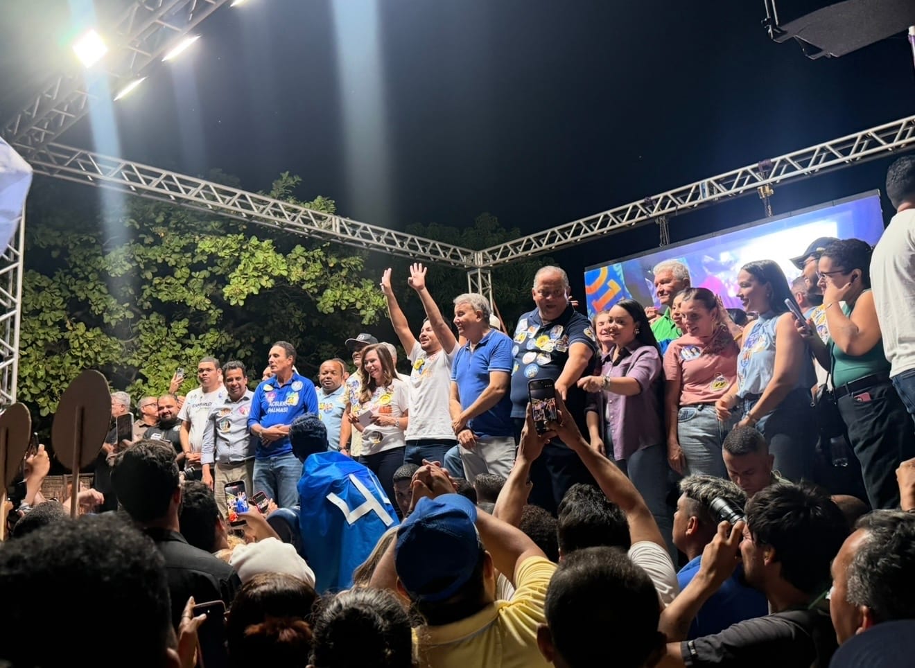 Dorinha diz que lidera em todas as regiões durante comício em Palmas