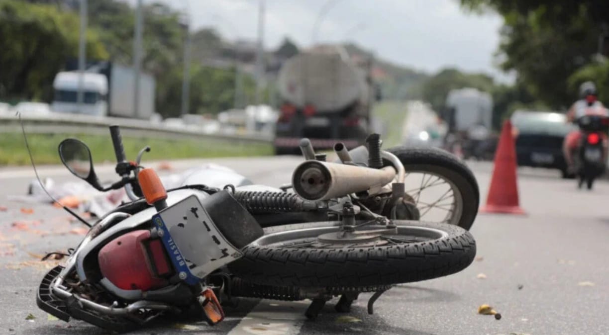 Transporte por moto: Jovem de 23 anos que morreu na BR-101 era passageiro de aplicativo de moto. Morte reforça omissão d