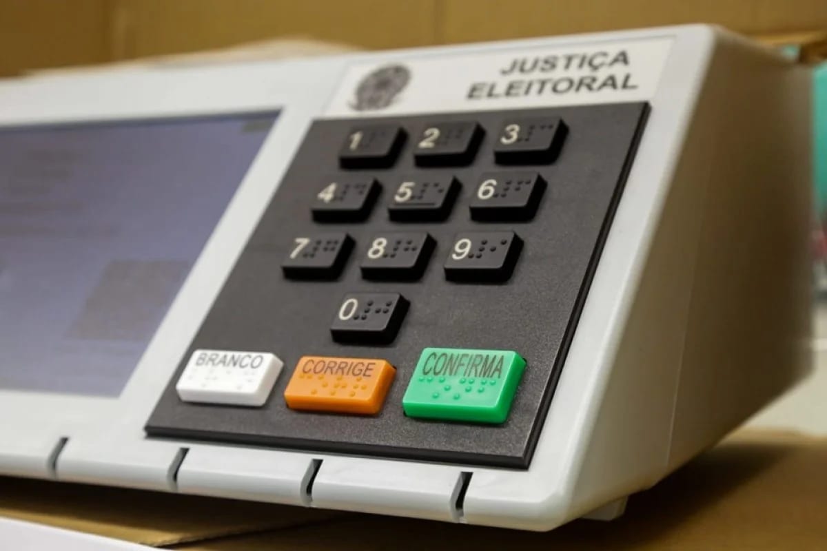 Seis candidatos barrados aparecem nas urnas do DF