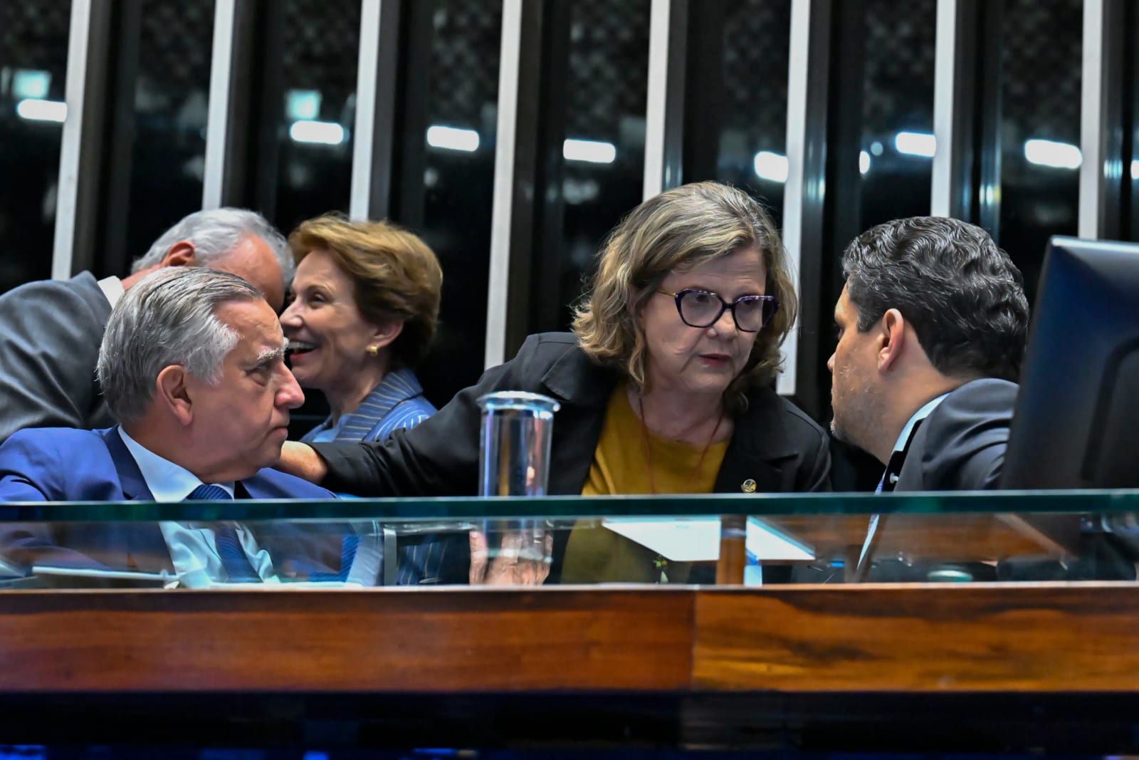 Oposição tenta esvaziar debate sobre fim da 6×1 mas discussão segue no Senado; Lula cobra posição de Flávio