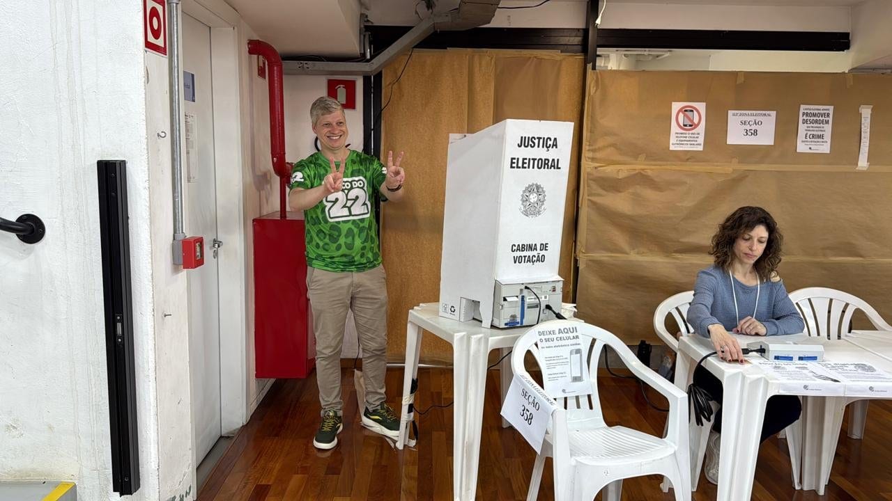"Sentimento de dever cumprido": Senador eleito Marcel van Hattem vota em Porto Alegre