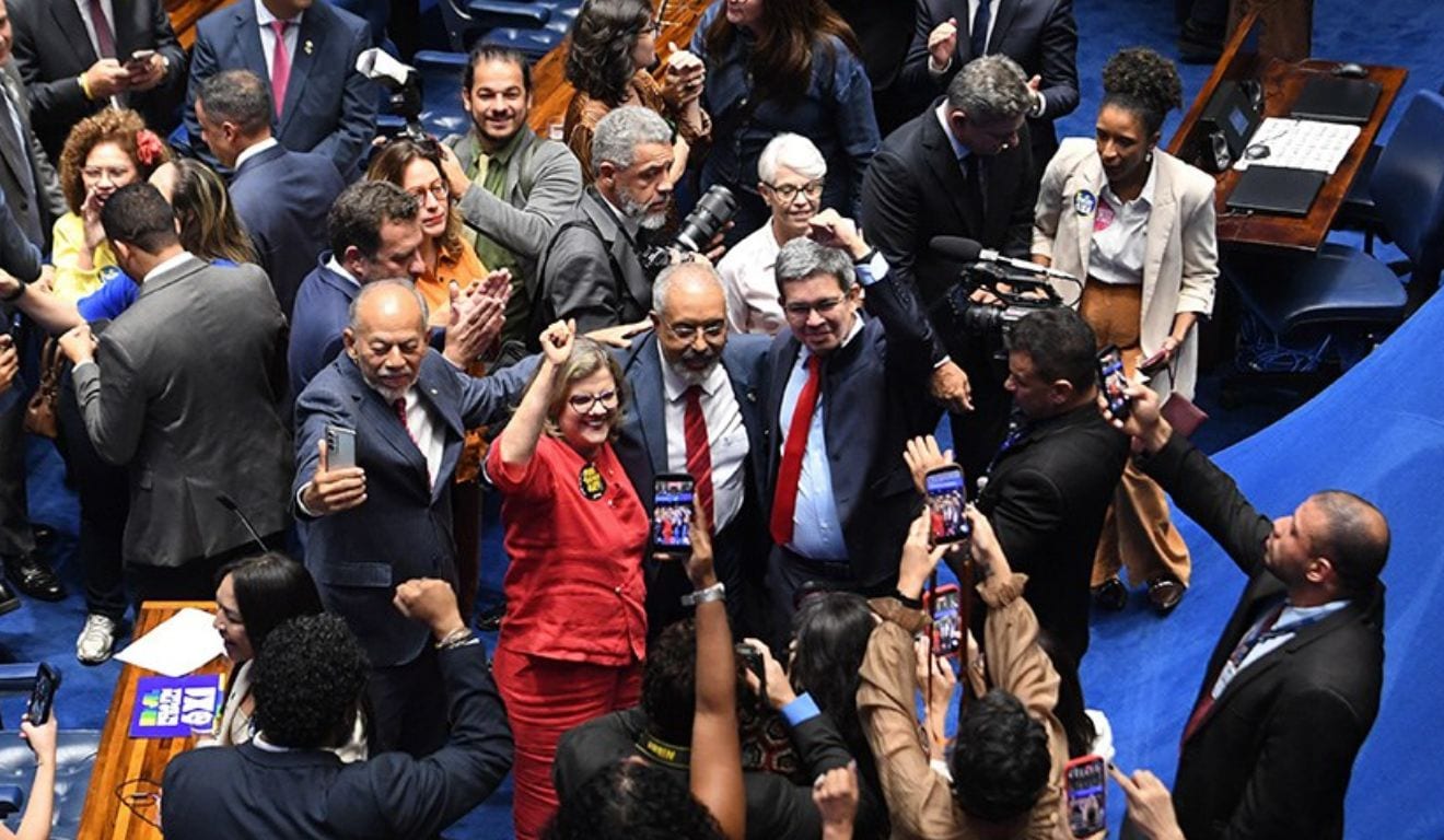Veja quais senadores foram favoráveis e quem votou contra o fim da escala 6×1