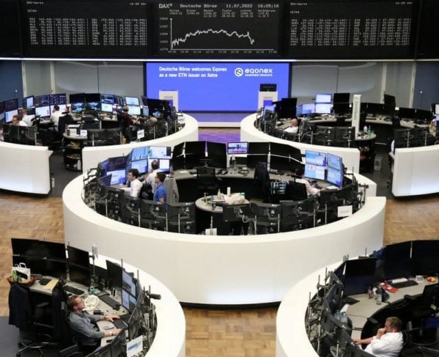 Bolsas da Europa sobem; ações com exposição ao Brasil fecham em queda