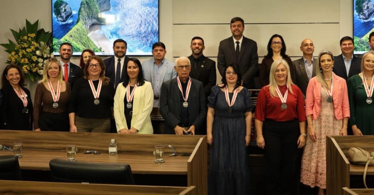 Câmara de São José homenageia 11 educadores com medalha especial