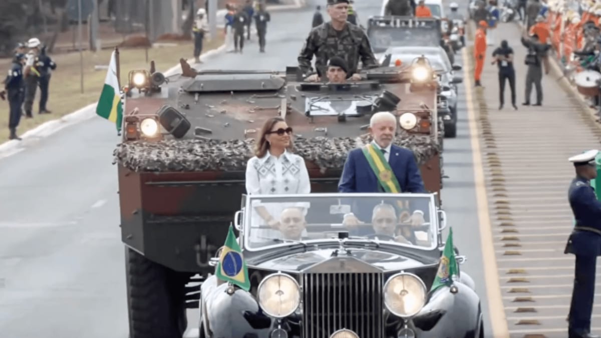 Lula e Janja desfilaram no Rolls-Royce conversível na Esplanada