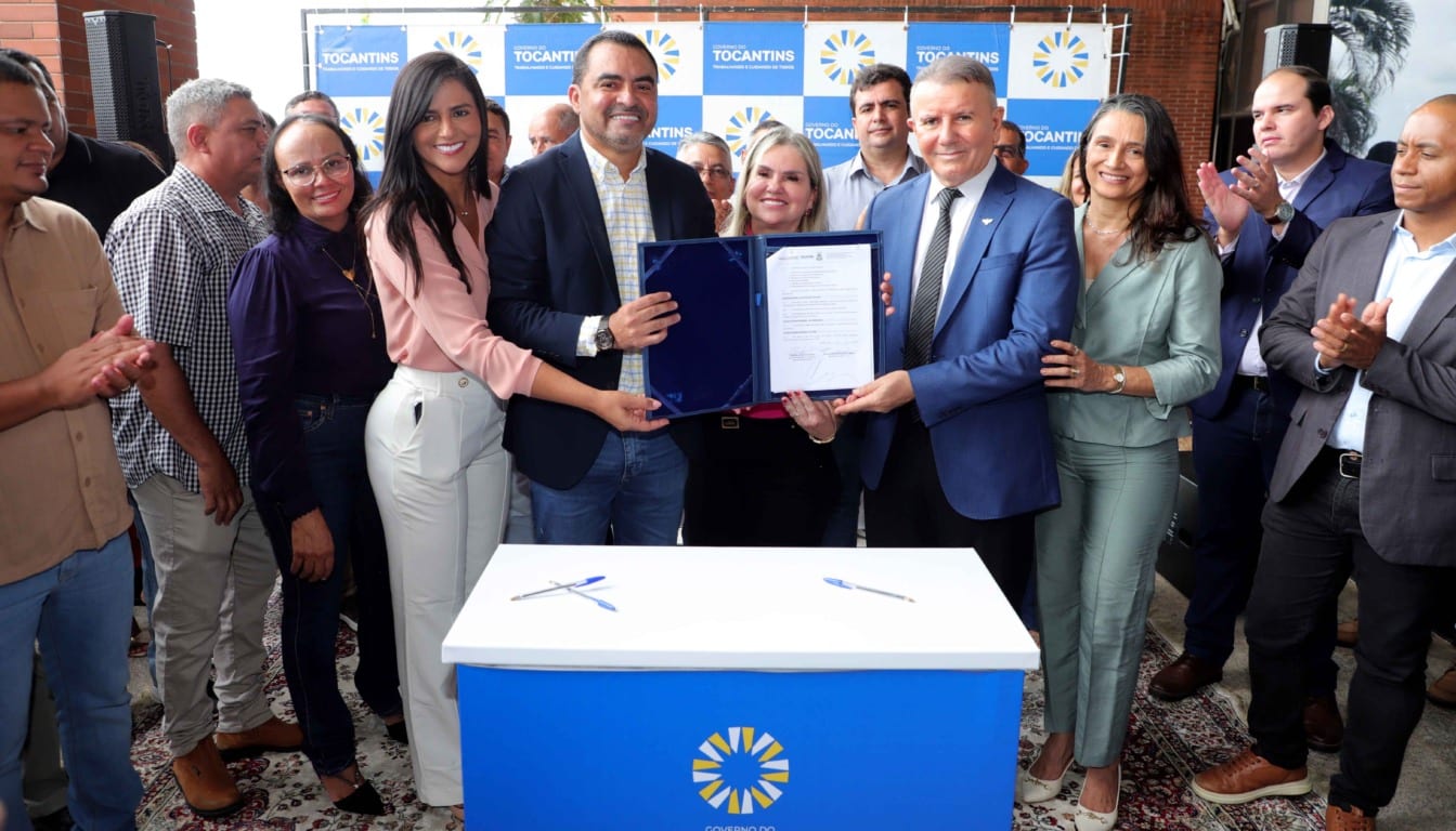 Com investimento previsto de R$ 11,5 milhões, Governo entrega 19 caminhonetes para reforçar a assistência social no Toca