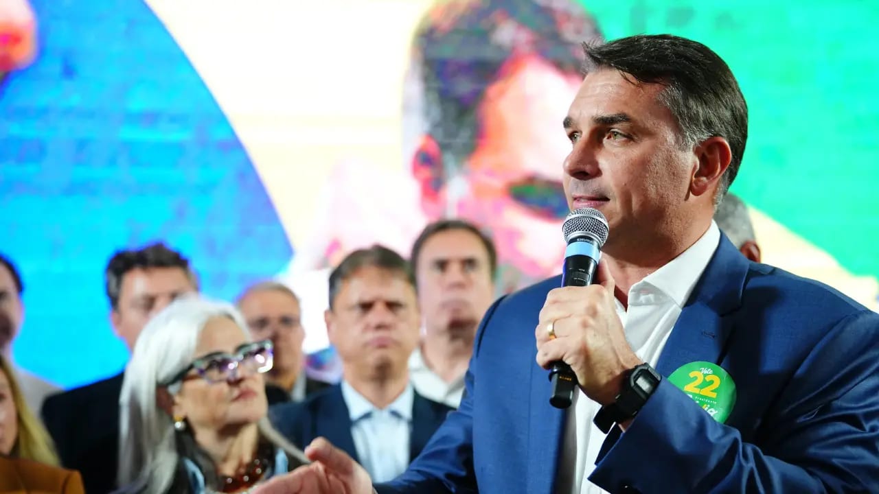 Flávio Bolsonaro promete retomar incentivos fiscais para turismo e eventos