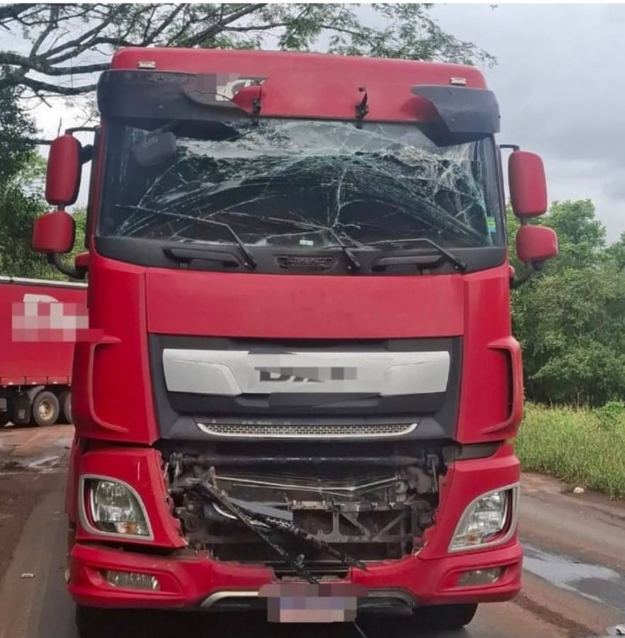 Acidente entre duas carretas provoca bloqueio parcial na ERS-342, em Ijuí
