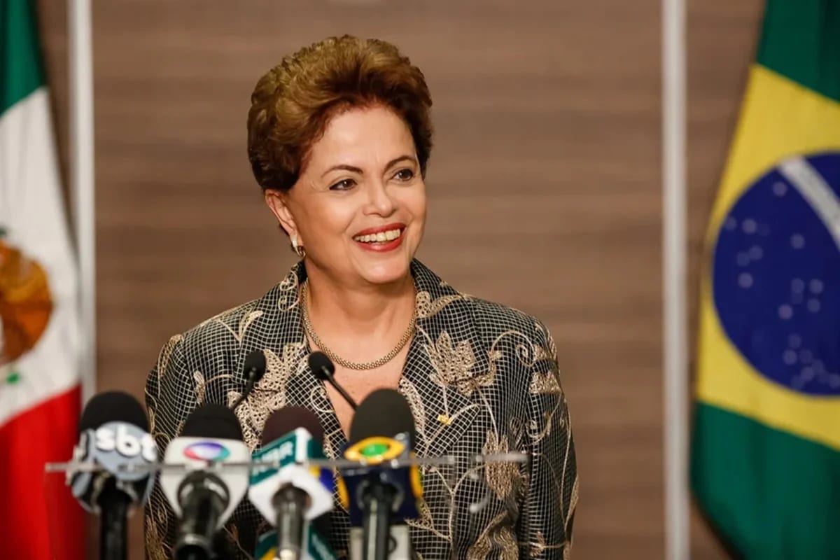 Dilma retorna ao Brasil para votar no 1º turno em 4/10