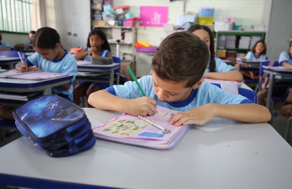 Alfabetização é um direito fundamental em todas as idades