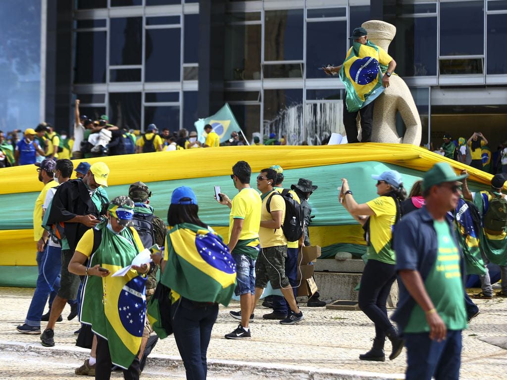 STF divide-se (6 a 4) e aceita descontar recolhimento noturno da pena