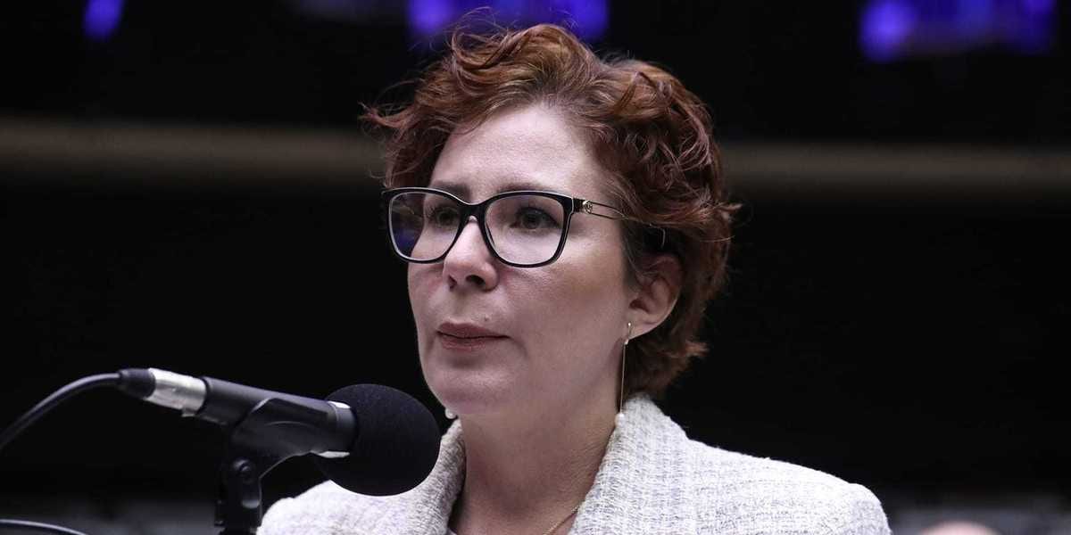 Defesa de Zambelli diz que extradição ao Brasil seria ‘entregá-la à morte’