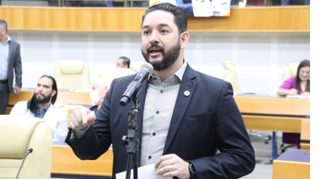 Thialu Guiotti articula apoio para buscar unanimidade na presidência da Câmara de Goiânia