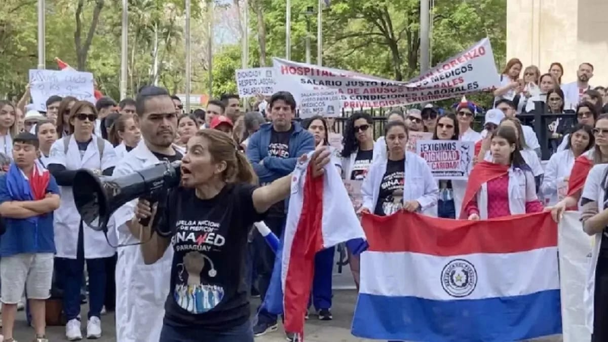 Professores do Paraguai entram em greve e fecham até 60% das escolas