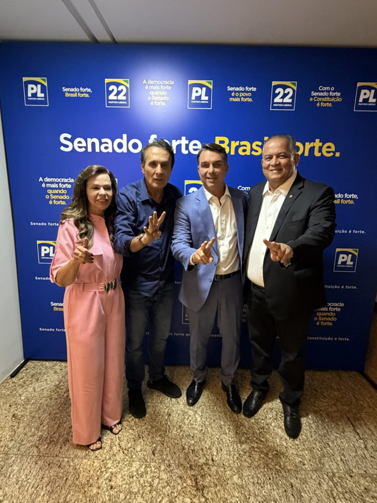Flávio Bolsonaro oficializa chapa com Professora Dorinha ao governo do Tocantins
