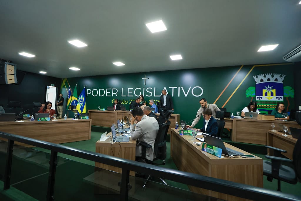 Sessão da Câmara de Valparaíso reúne projetos sobre saúde, transporte e obras