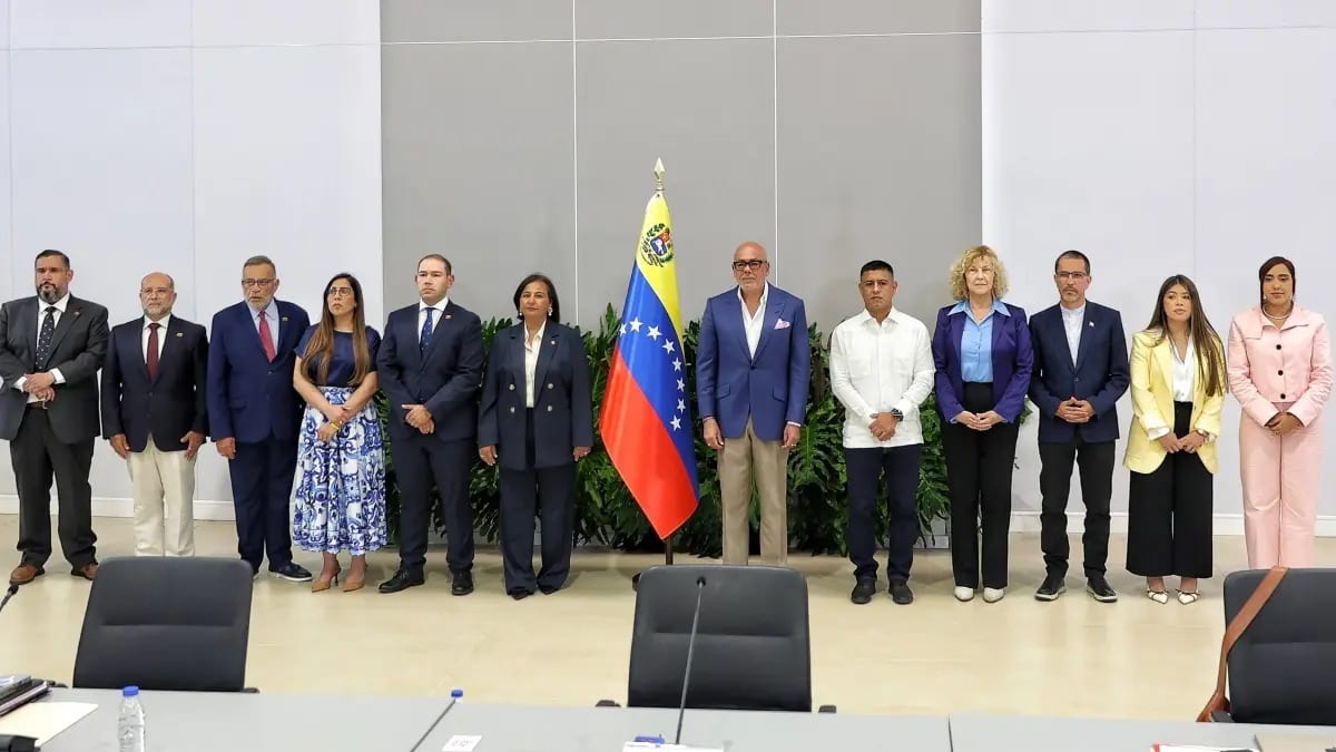 Governo e oposição da Venezuela iniciam diálogo com compromisso verificável