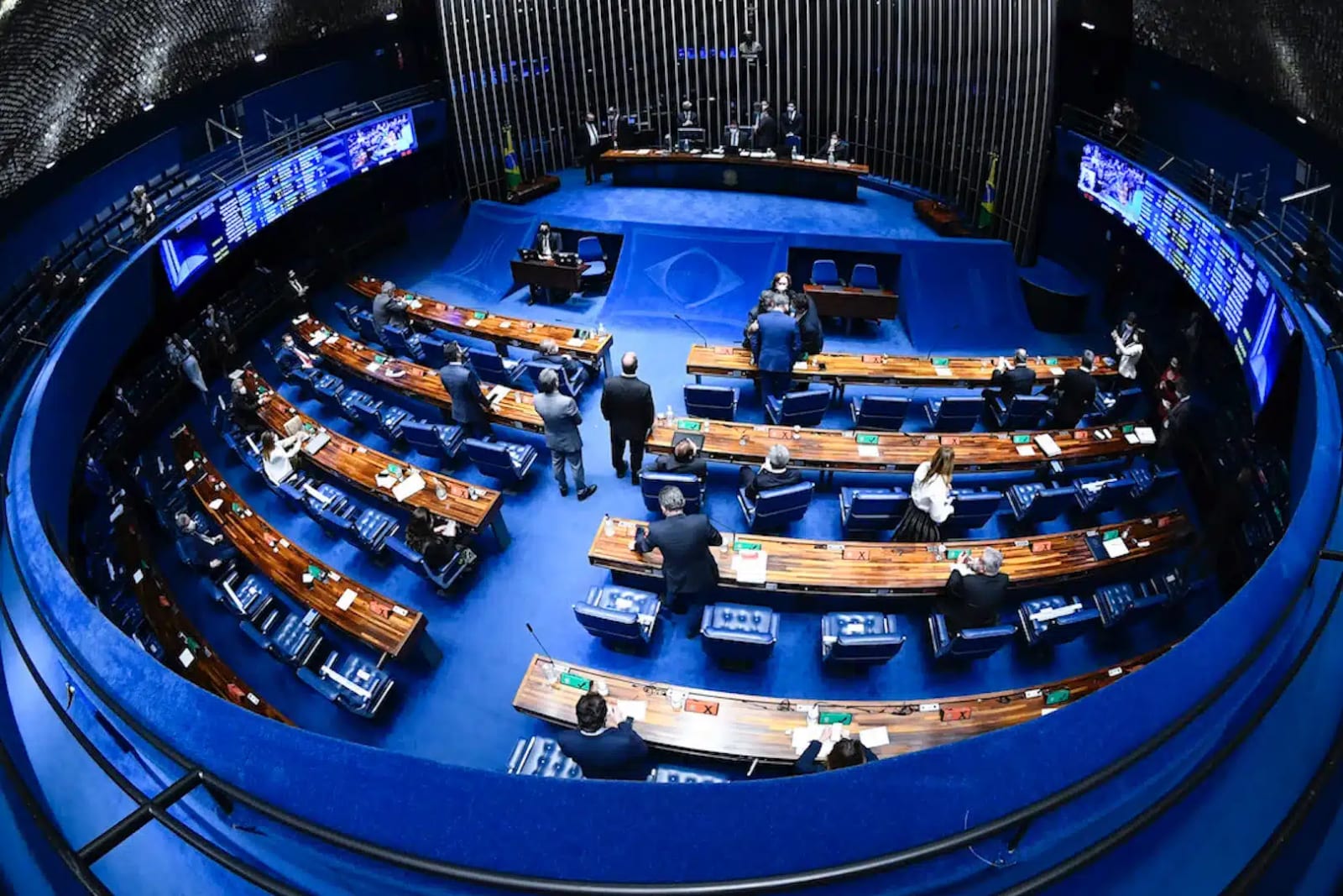 A direita em três atos: o discurso que desaba diante da prática