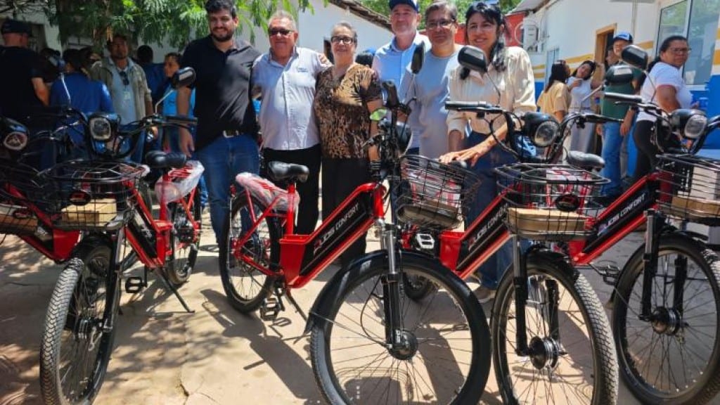 Prefeitura de Cáceres entrega 40 bicicletas elétricas aos Agentes de Combate às Endemias