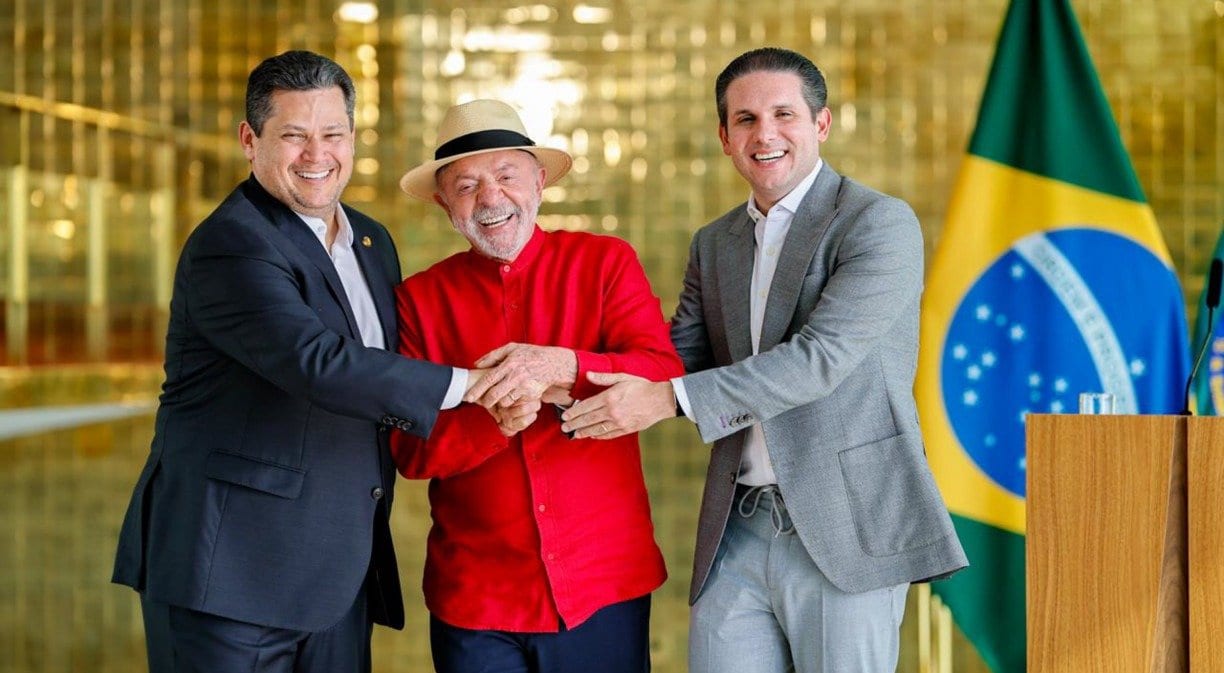 Lula, Motta e Alcolumbre pactuam votar fim da escala 6x1 e da 'taxa das blusinhas'