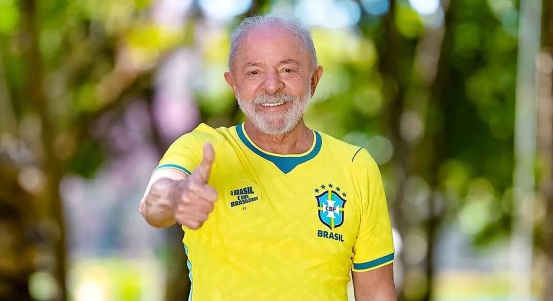 Em virada histórica, Lula é reeleito e governará Brasil pela quarta vez