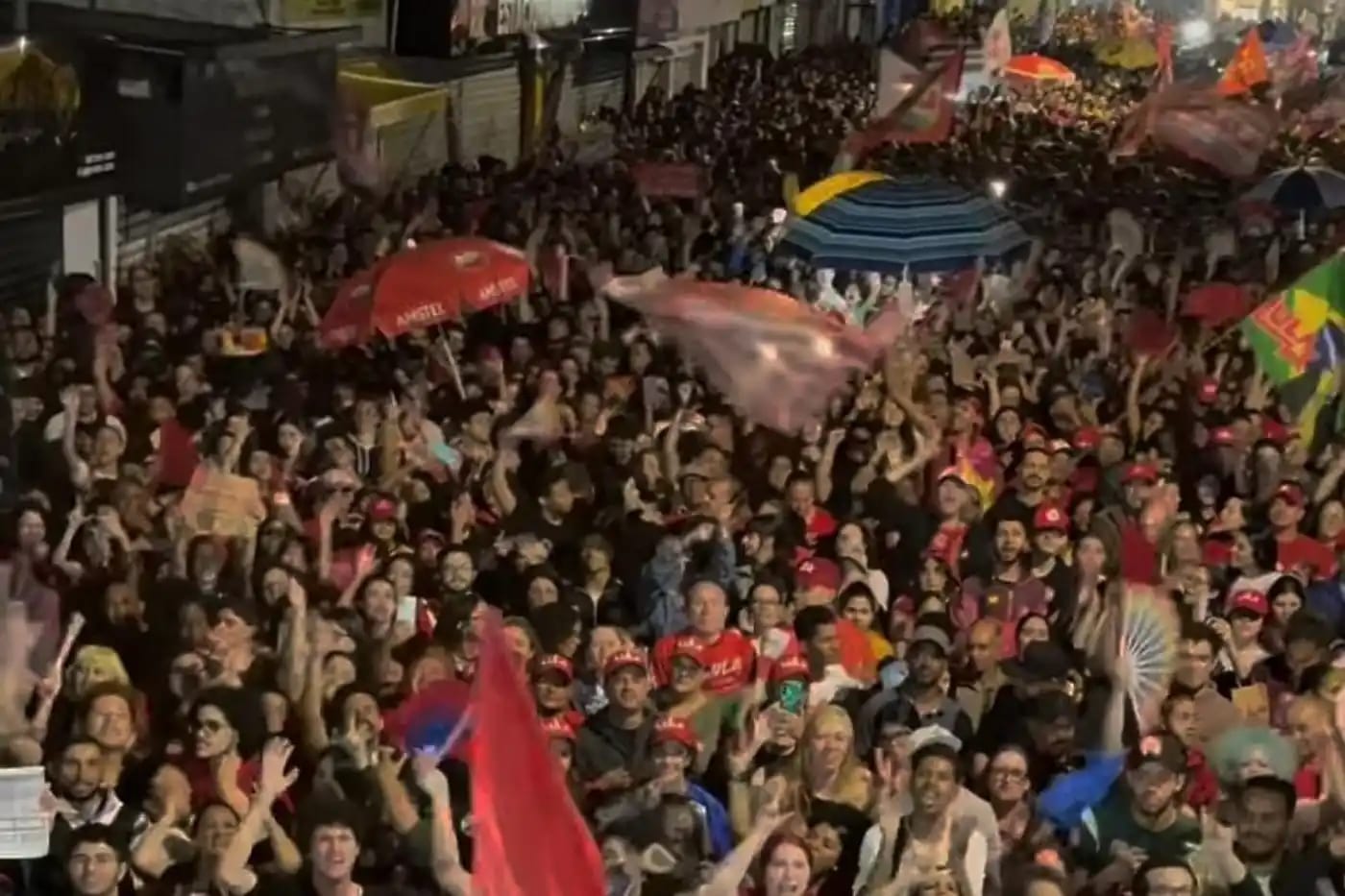 Multidão vai às ruas de Osasco em ato pela reeleição de Lula