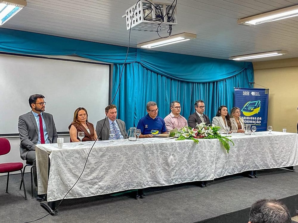 Caravana da Informação explica segurança da urna eletrônica em Piripiri