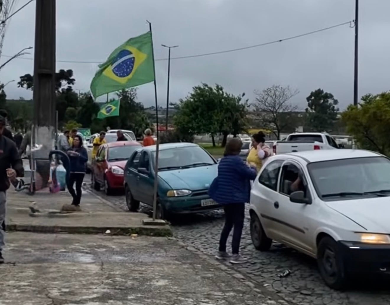 Carambeí terá duas ações de adesivaço em apoio a Flávio Bolsonaro neste fim de semana