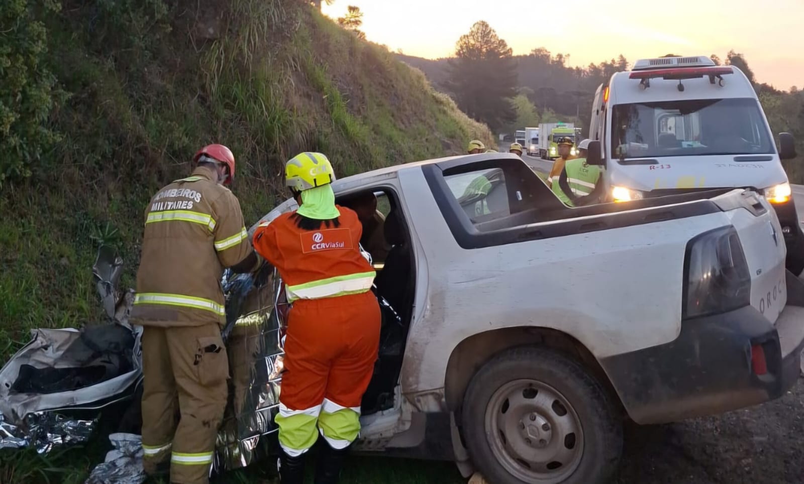 Motorista morre em colisão entre caminhonete e carreta na BR-386