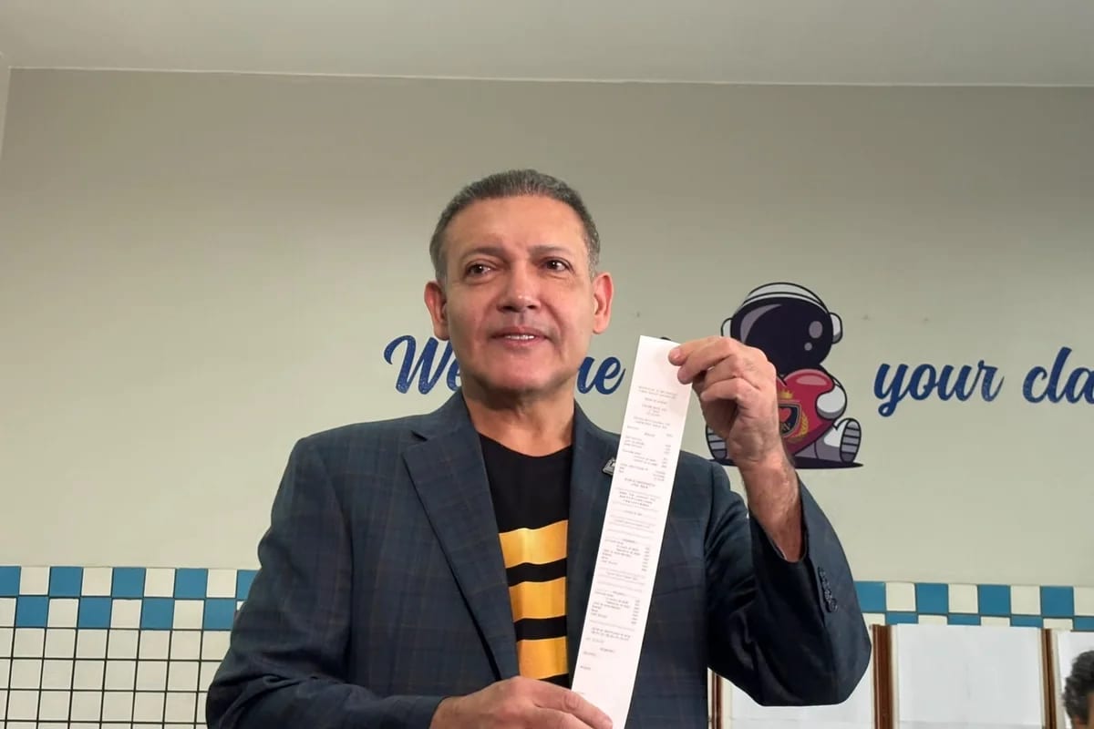 Presidente do TSE, Nunes Marques vota e dá início ao 2º turno das eleições