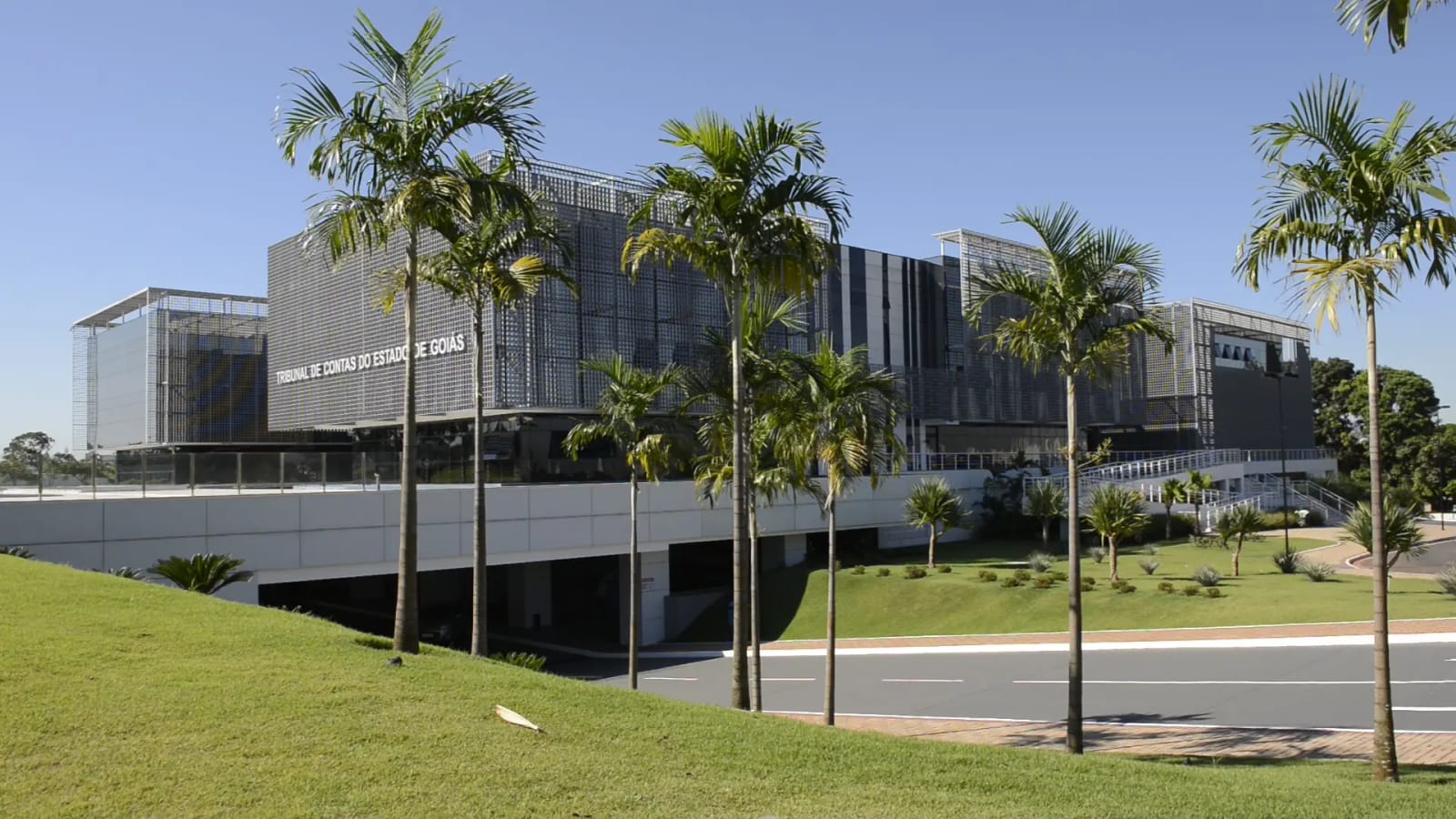 TCE-GO abre inscrições para 16 vagas de técnico com salário de R$ 11,8 mil