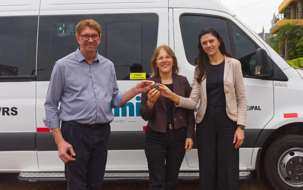Vanini recebe van Sprinter para transporte de pacientes