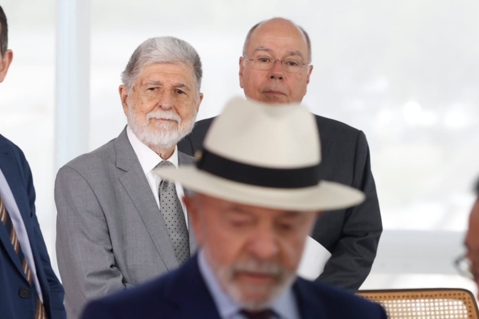 "Questão de bons modos", diz Amorim sobre Trump reconhecer vitória de Lula