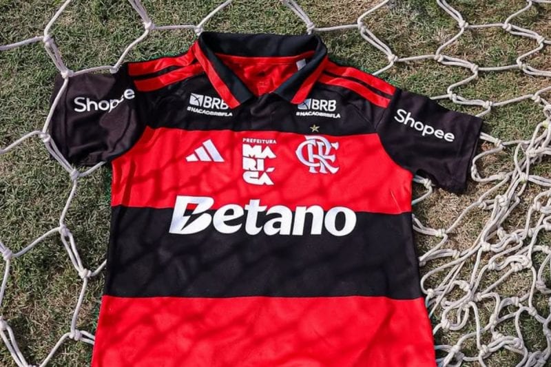 Maricá estampa uniforme do Flamengo e prevê parceria para o futebol feminino