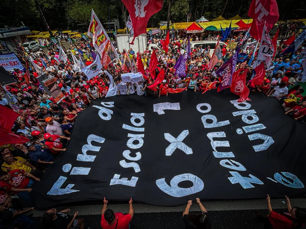 Em SP, ato reúne milhares de pessoas pelo fim da escala 6×1; PEC vai à CCJ nesta semana