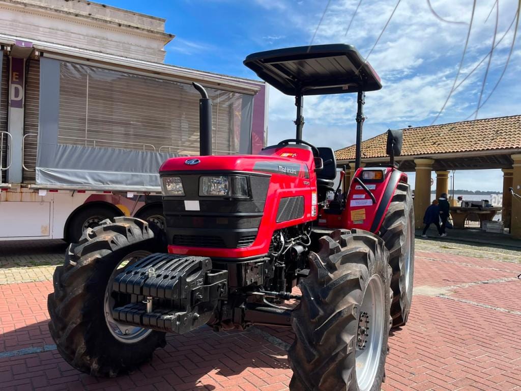 Rio Grande recebe trator Mahinda 80cv de R$170 mil para a Patrulha Agrícola