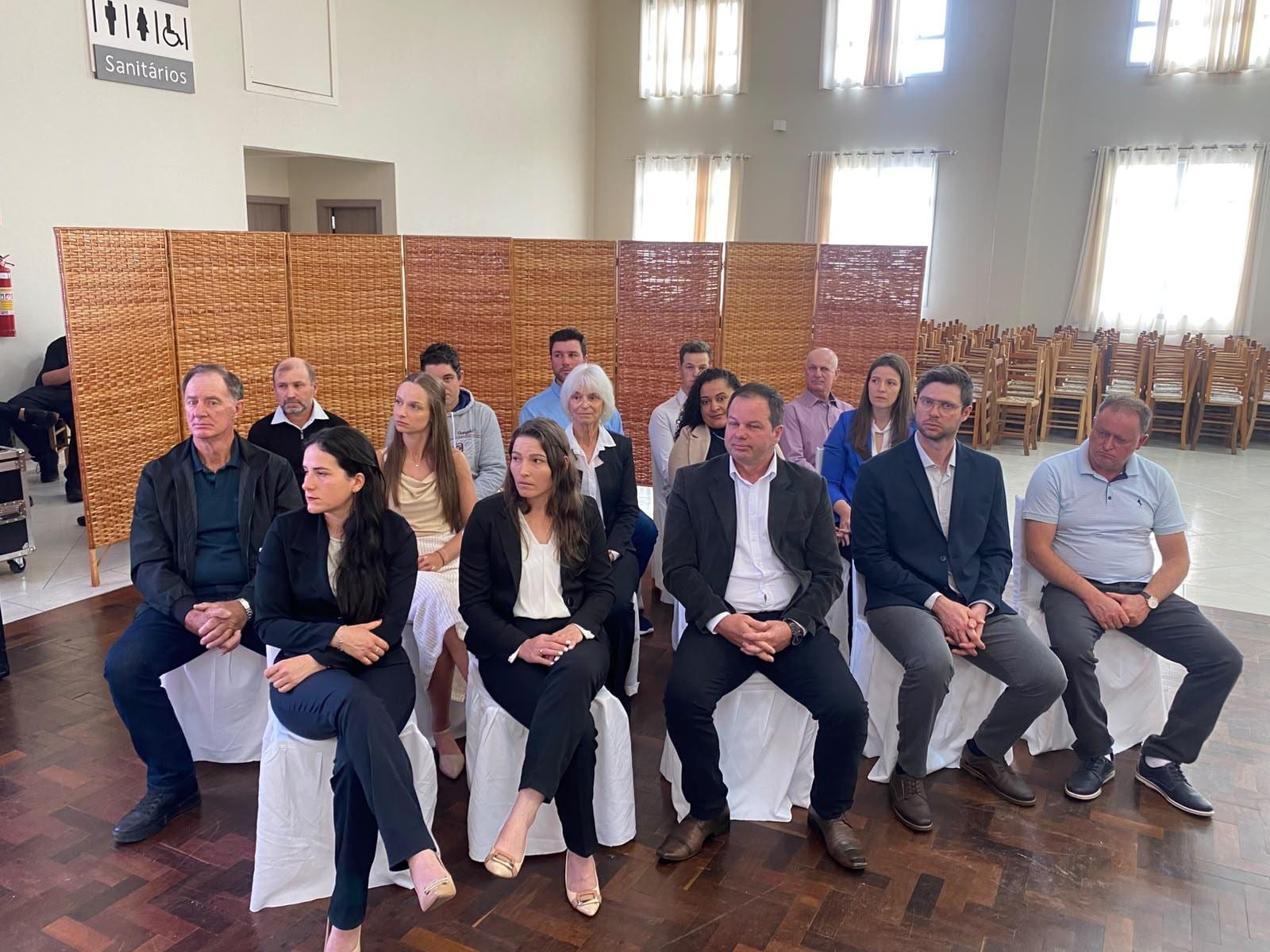 Posse do STR reuniu lideranças e autoridades no Salão Paroquial de Nova Pádua