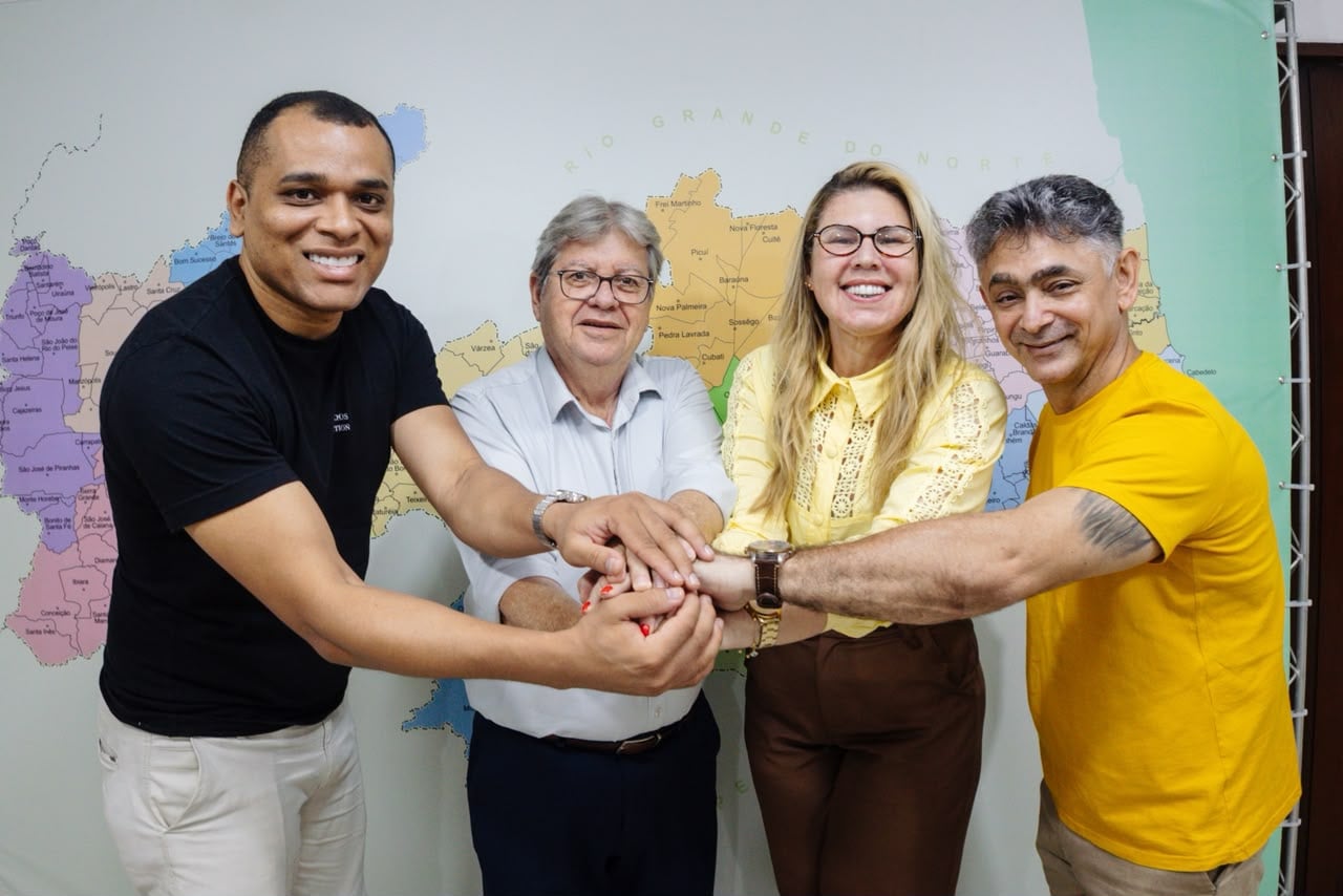 João Azevêdo conquista novos apoios na corrida ao Senado