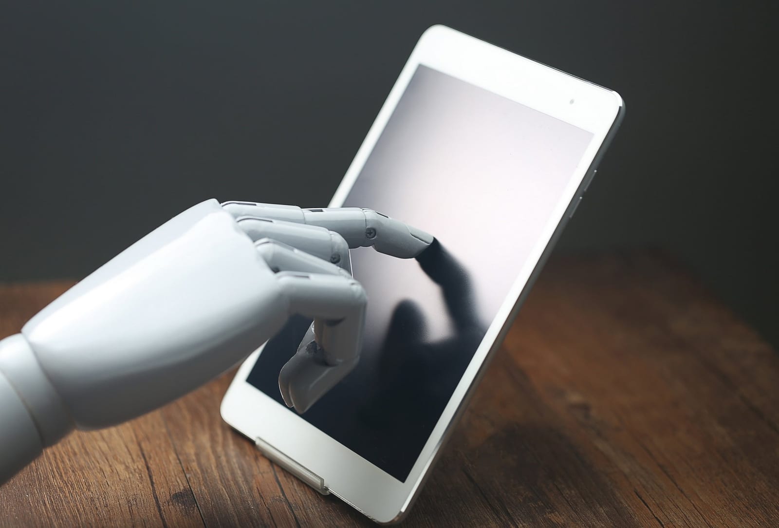Como criar vídeos com IA no celular de graça: o que funciona sem pagar