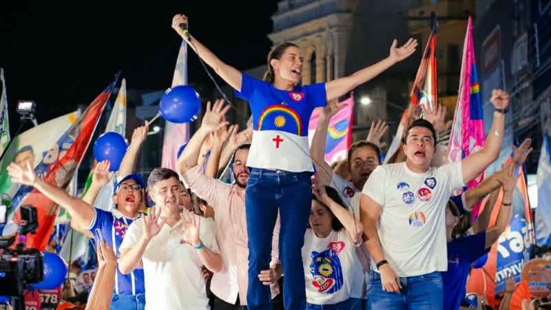 Raquel Lyra inicia último mês de campanha com caminhada em Caruaru