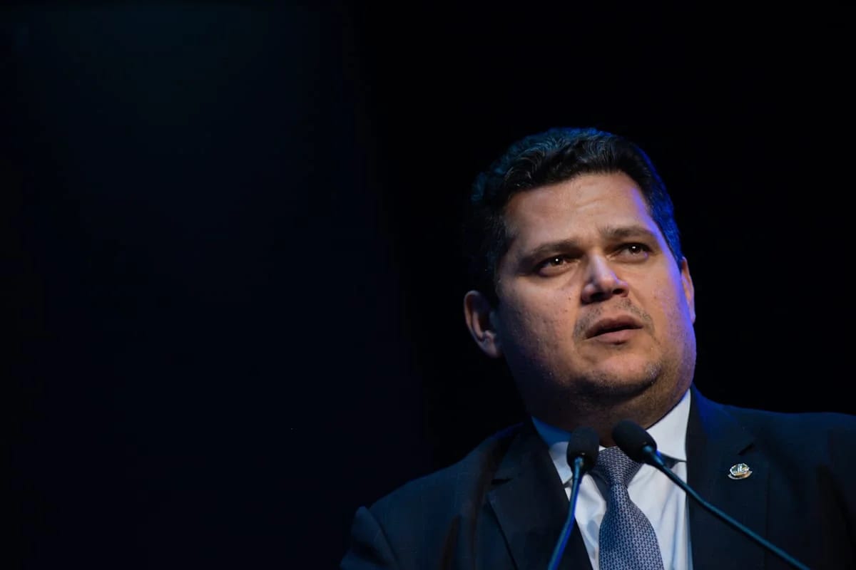 Alcolumbre autoriza escolta a ex-presidentes do Senado sem mandato