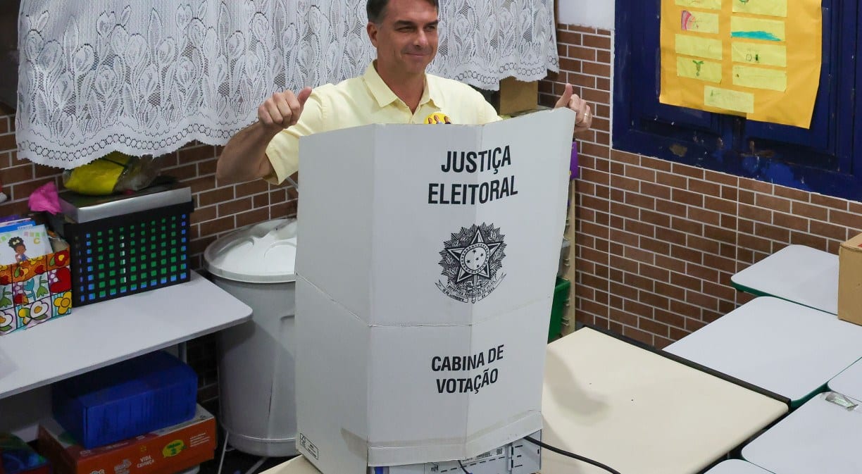 Flávio Bolsonaro: "Está decretado o fim da era do PT"